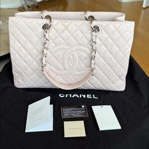 Chanel GST in light pink Caviar